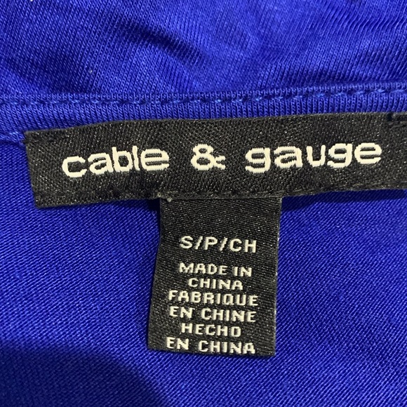 Cable & Gauge cold shoulder top - Picture 6 of 7